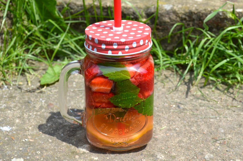 letní drinky jahody